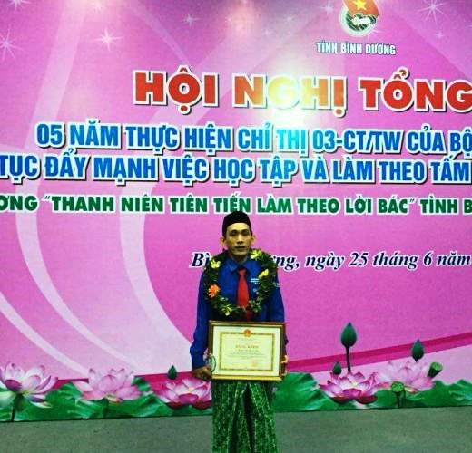 Abdul Karim: Thanh niên người Chăm điển hình tiên tiến trong việc học tập và làm theo lời Bác (19/5/2017)